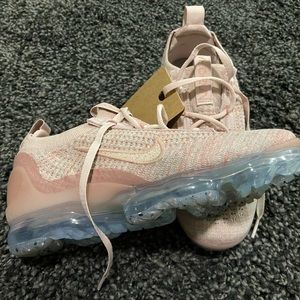 Nike flyknit MEN(white) & WOMEN(pink)sizes